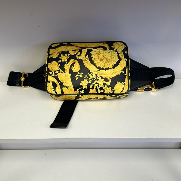 🔥🔥 Versace Baroque Fanny Pack - Picture 7 of 14
